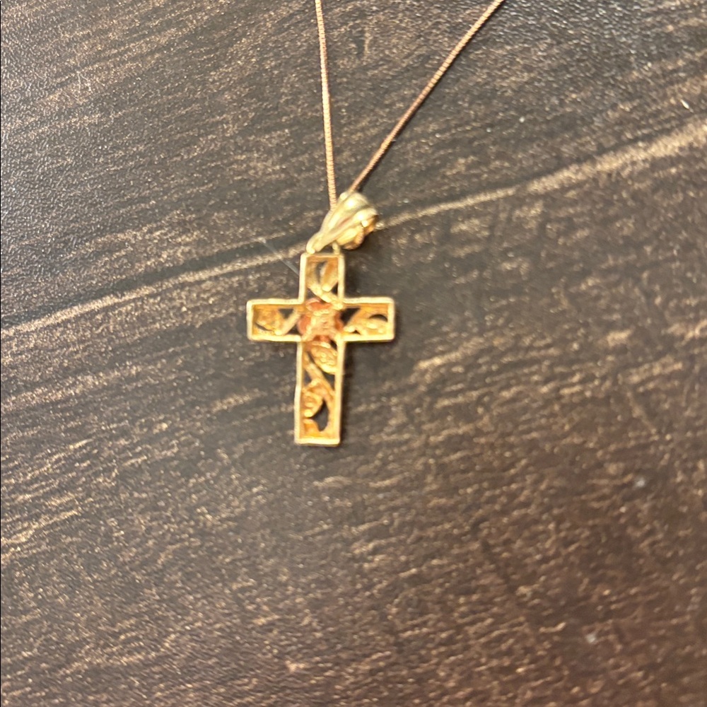 Gold Cross Pendant Necklace in Box - Picture 3 of 6